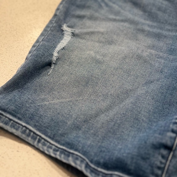 VENEZIA BY LANE BRYANT BERMUDA DENIM SHORTS - Picture 5 of 9